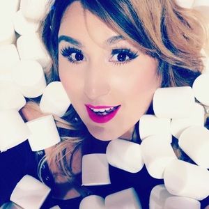 Meet your Posher, Deboney